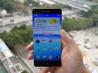 Тонкий "безрамочник" Oppo R7 получит восьмиядерный процессор