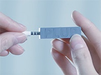 Придуман удобный способ превратить любые наушники в беспроводные