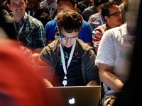 Единственный способ спасти Google Glass — убить их