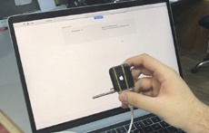 Как перепрошить Apple Watch с помощью адаптера iBus и iTunes