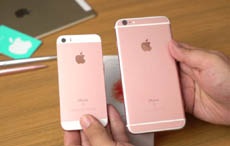 Первая распаковка iPhone SE в цвете «розовое золото»