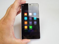 Xiaomi спросила, нужен ли пользователям 4-дюймовый смартфон