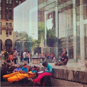 В Нью-Йорке за iPhone 6 начала выстраиваться очередь