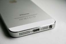 Apple запатентовала аудиоразъем со встроенным динамиком