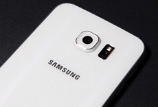 Некоторые пользователи Galaxy S6 жалуются на всегда включенную вспышку