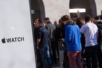 Покупатели получат некоторые модели Apple Watch только в августе