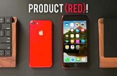 Красный iPhone 7 с черной рамкой выглядит роскошно