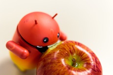 Почему Apple недолюбливает Android?