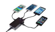 SmartQuad зарядит до 4-х мобильных устройств одновременно