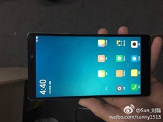 Неизвестный смартфон Xiaomi показался на шпионских фотографиях