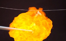 Американец попытался уничтожить Apple Watch с помощью водородного взрыва