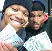 Украденный iPad прислал селфи незадачливых грабителей через iCloud