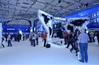 Топ-менеджера LG поймали в магазине за порчей техники Samsung