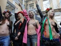 Блогеры о теме сисек у печерского суда