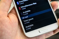 Недовольным объемом памяти Galaxy S4 напомнили о microSD