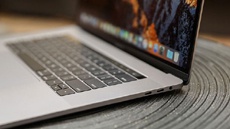 О «залипающей» клавиатуре MacBook Pro слагают песни