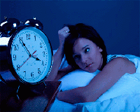 Люди, использующие телефоны и планшеты прямо перед сном, испытывают стресс