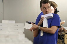 Сотрудники магазинов Apple регулярно получают смертельные угрозы от покупателей