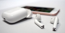 Apple опоздала с выпуском AirPods?