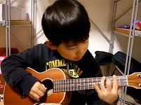 Видеосенсация дня, ролик с ребёнком и укулуле - чемпион на youtube