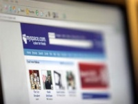 MySpace решила догнать Facebook