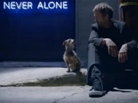 Доктор Хаус снялся в рекламе и попал в Сеть