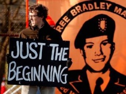 Информатор WikiLeaks впервые предстал перед судом