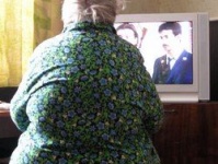 Ящик смотрят одни старики