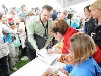 Xbox с автографом Сары Пэйлин оценили на eBay в миллион долларов