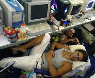 Ради интернета школьницы подсыпали родителям снотворное