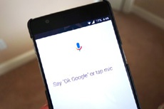 Секретные голосовые команды, встроенные в видео на YouTube, позволяют получать доступ к чужому смартфону