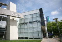 Google придется ответить в британском суде за слежку за пользователями