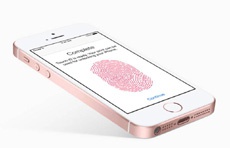 Сканер отпечатков пальцев iPhone SE проигрывает по скорости Touch ID в iPhone 6s