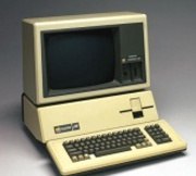 У США жінка викинула на смітник перший Apple Стіва Джобса вартістю 200 тисяч доларів