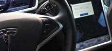 Хакеры продемонстрировали удаленный взлом системы Tesla