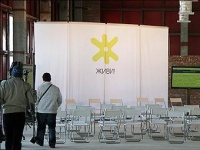 "Снобы" подарили "Чайникам" еженедельник