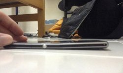 Sony Xperia Z1 самопроизвольно гнутся