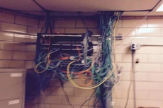 Заключенные вручную собрали компьютер для просмотра порно