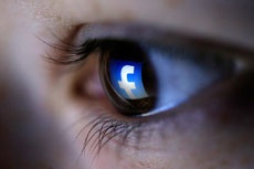 «Фейсбук» намерен стать YouTube, газетой и колл-центром