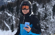 Глава Xiaomi показал Mi Note 2 в голубом коралловом цвете