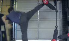 Каскадер выполнил 170 ударов из файтинга Tekken