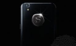 Pantech представит огромный смартфон со сканером отпечатков пальцев