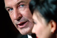 Алек Болдуин удалил свой твиттер после угроз журналисту