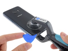 Специалисты iFixit поставили новому флагману Samsung Galaxy S7 всего три балла