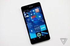 Обозреватели не впечатлились смартфоном Microsoft Lumia 950