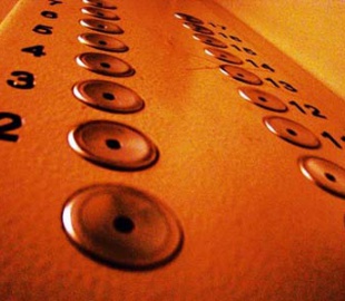 Хит Интернета: Розыгрыш убийства в лифте