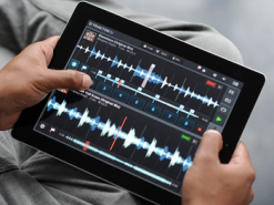 Создание диджейских «миксов» на дисплее планшета