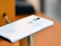 Huawei Honor 6 в защитном чехле показан на фотографиях