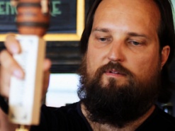 Основатель BioWare сравнил слияние с EA с медвежьими объятиями