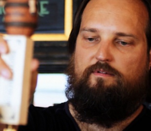 Основатель BioWare сравнил слияние с EA с медвежьими объятиями